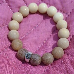 Elegant Tan and Cream Beaded Bracelet